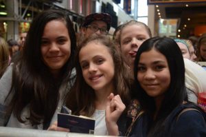 Stars descend on Fountain Gate