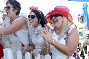 Sunshine brings out fashionistas