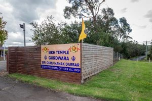 Pop-up vax hubs at Sikh temple and local school