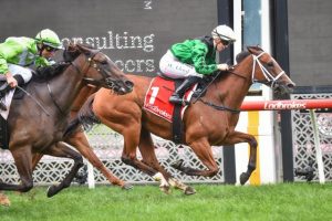 Lloyd overcomes an early stumble