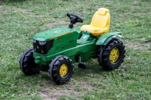 Injury risk and safety behaviours of children on farms