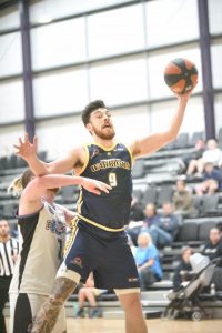 Victory for basketballers