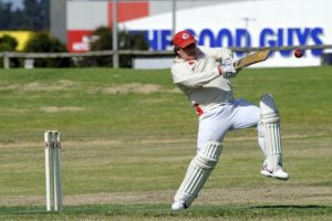 Cuthbertson, Oldfield wind back the clock in crazy E Grade contest