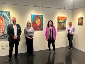Minister visits gallery raising awareness