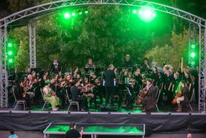 Musicians wow lake crowd