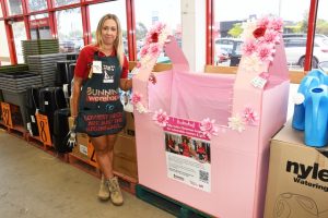 Bunnings Pakenham supports Australian charity ‘Share the Dignity’ in Christmas appeal.