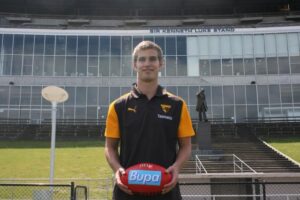 AFL buys back Waverley Park
