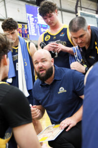 Warriors prepare for big test as surging Miners visit town