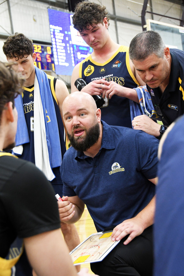 Warriors prepare for big test as surging Miners visit town