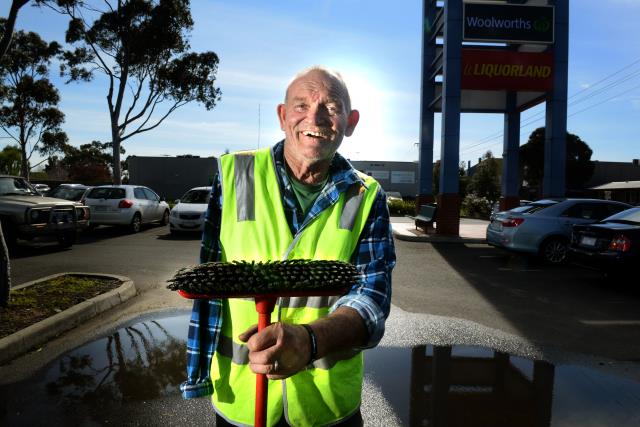 Pakenham farewells Lefty