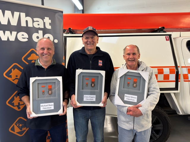 Pakenham SES awards Life Membership to legends