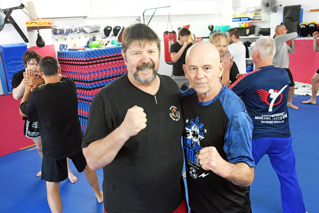 7-Time World Champion teaches survival against machete attacks